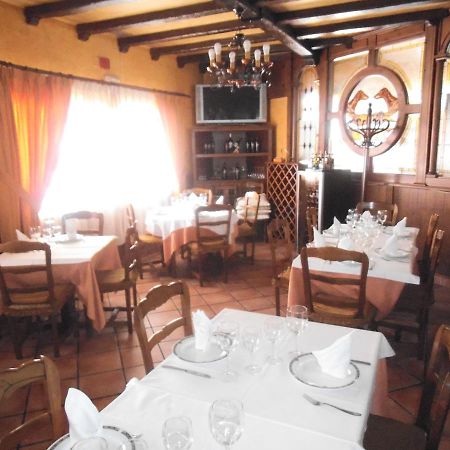 Hostal Los Galgos Yepes Exterior photo