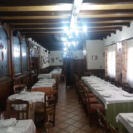 Hostal Los Galgos Yepes Exterior photo