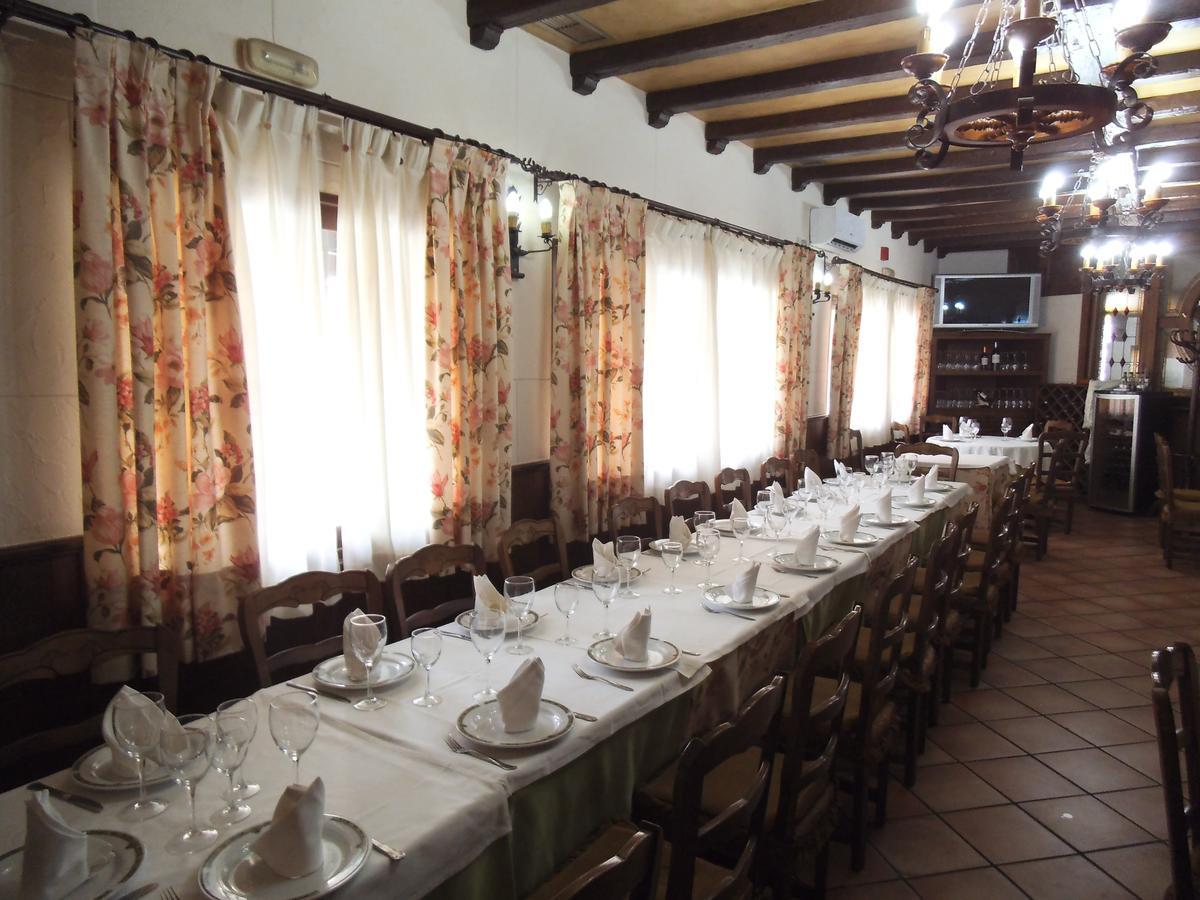 Hostal Los Galgos Yepes Exterior photo