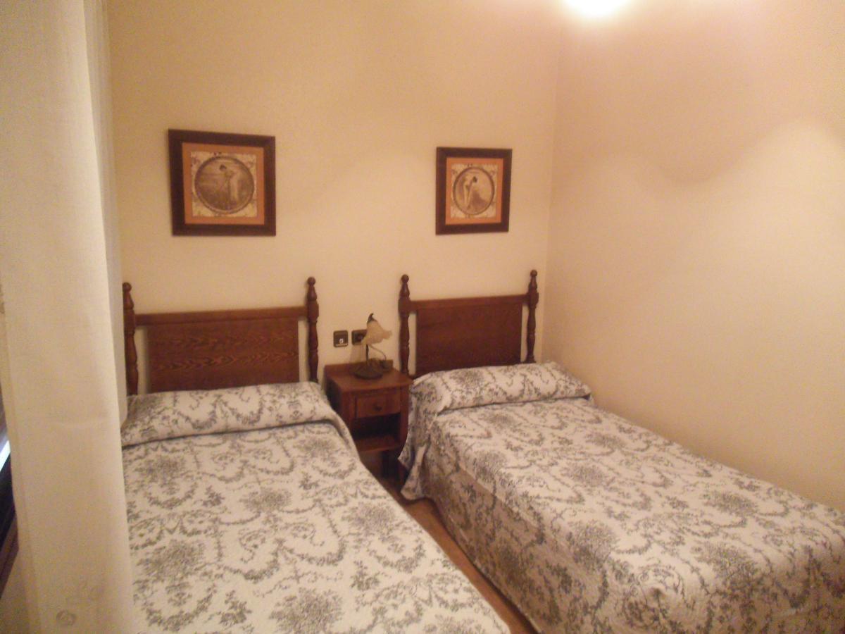 Hostal Los Galgos Yepes Exterior photo
