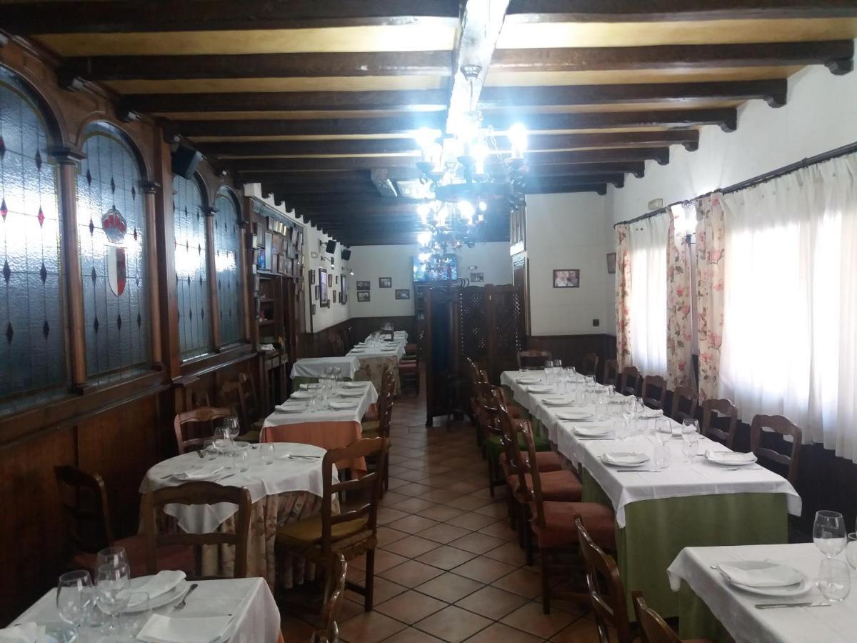 Hostal Los Galgos Yepes Exterior photo